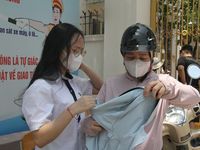 Thi vào lớp 10 ở Hà Nội: Thí sinh bắt đầu làm bài thi môn Ngoại ngữ