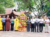 Phó Bí thư Thường trực Tỉnh ủy Bắc Ninh Nguyễn Thị Hương chúc mừng Đại lễ Phật đản tại chùa Vĩnh Nghiêm