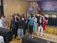 Hoa hậu Vi Minh sụp đổ hình ảnh ngay trong cuộc họp báo
