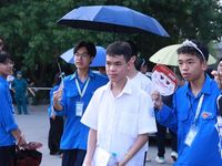 Sĩ tử Hà Nội bước vào cuộc đua tranh suất lớp 10 chuyên