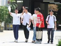 Thí sinh hào hứng vì đề thi 'trúng tủ' thi vào lớp 10 chuyên tại Hà Nội
