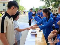 Môn thi đầu tiên tại Hội đồng coi thi THPT Kim Bôi: 8 thí sinh vắng, không có trường hợp vi phạm quy chế thi