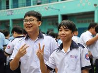 TPHCM: Phụ huynh thấp thỏm, thí sinh quyết tâm trong kỳ thi lớp 10 lớn nhất từ trước tới nay