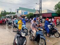 Phụ huynh An Giang lặng lẽ tiếp sức cùng con trong Kỳ thi tuyển sinh vào lớp 10