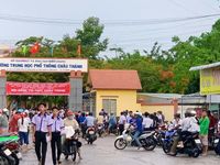 Phụ huynh An Giang lặng lẽ tiếp sức cùng con trong Kỳ thi tuyển sinh vào lớp 10