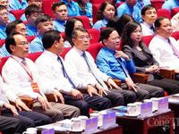 Thủ tướng trao đổi, thảo luận với đại biểu dự Đại hội XIV Công đoàn Việt Nam