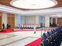 Thủ tướng Lê Minh Hưng chủ trì lễ đón chính thức Thủ tướng CHDCND Lào