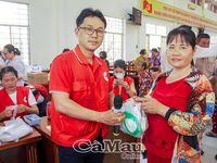 300 hộ dân khó khăn Xã Phan Ngọc Hiển được khám bệnh, cấp thuốc miễn phí