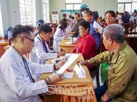 300 hộ dân khó khăn Xã Phan Ngọc Hiển được khám bệnh, cấp thuốc miễn phí