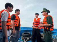 Học sinh xã đảo vượt biển vào đất liền dự thi tốt nghiệp THPT
