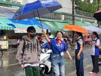 Áo xanh tình nguyện tại TPHCM đồng hành cùng sĩ tử 2k8