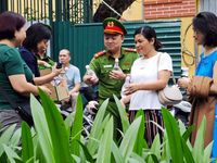 Hình ảnh đẹp tiếp sức mùa thi của lực lượng Công an Thủ đô