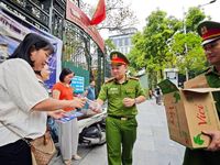 Hình ảnh đẹp tiếp sức mùa thi của lực lượng Công an Thủ đô