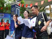 Thí sinh phấn khởi hoàn thành ngày thi đầu tiên kỳ thi tốt nghiệp THPT năm 2026