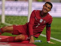 Ronaldo 2 lần đối mặt thủ môn vẫn bất lực, Bồ Đào Nha thắng nhọc Nigeria
