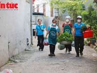 Người dân ngoại thành Hà Nội nấu cơm miễn phí tiếp sức thí sinh