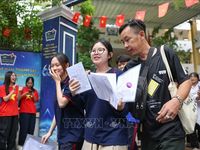 Thi tốt nghiệp THPT 2026: Thí sinh phấn khởi hoàn thành ngày thi đầu tiên
