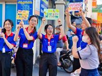 Lãnh đạo UBND Thành phố Hồ Chí Minh động viên thí sinh dự thi tốt nghiệp trung học phổ thông