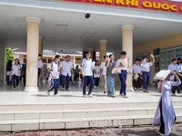 Thí sinh phấn khởi sau môn thi Ngữ văn