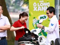 Gửi trọn niềm tin qua những cái ôm nơi cổng trường thi tốt nghiệp THPT 2026