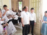 Huế bố trí điểm giữ điện thoại cho thí sinh, 100% học sinh lớp 12 dự thi môn Ngữ văn