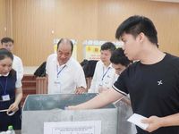 Huế bố trí điểm giữ điện thoại cho thí sinh, 100% học sinh lớp 12 dự thi môn Ngữ văn