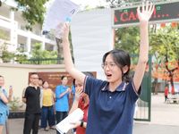 Thí sinh Hà Nội phấn khởi hoàn thành Kỳ thi tốt nghiệp THPT năm 2026