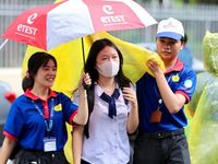Những hình ảnh đẹp của sinh viên tình nguyện trong kỳ thi tốt nghiệp THPT 2026
