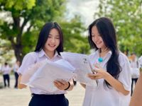 Thí sinh bước vào buổi thi các môn tự chọn của Kỳ thi tốt nghiệp THPT 2026