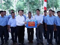 Phó Thủ tướng Hồ Quốc Dũng dự Lễ truy điệu, an táng hài cốt liệt sĩ tại xã Đức Cơ, Gia Lai