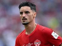 Cyle Larin cứu rỗi Canada trong ngày Jonathan David vô duyên trước Bosnia