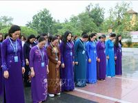 Đại biểu dự Đại hội Phụ nữ toàn quốc vào Lăng viếng Chủ tịch Hồ Chí Minh