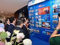 Trưởng Ban Tuyên giáo và Dân vận Trung ương thăm gian trưng bày của VDCA tại Hội Báo 2026