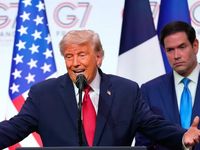 Ông Trump dọa 'ném bom trở lại', Iran tuyên bố vẫn 'đặt tay trên cò súng'