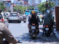 Người dân Thủ đô ứng phó với đợt nắng nóng diện rộng
