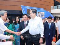 Chủ tịch Quốc hội Trần Thanh Mẫn thăm gian trưng bày tại Hội báo toàn quốc năm 2026