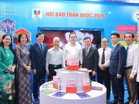 Chủ tịch Quốc hội Trần Thanh Mẫn thăm gian trưng bày tại Hội báo toàn quốc năm 2026
