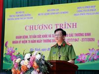 Cảnh sát cơ động tri ân thương binh, bệnh binh tại Bắc Ninh