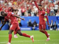 Ronaldo lập cú đúp lịch sử, Bồ Đào Nha đè bẹp Uzbekistan 5-0