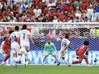 Ronaldo lập cú đúp lịch sử, Bồ Đào Nha đè bẹp Uzbekistan 5-0