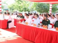 Đại tướng Phan Văn Giang dự lễ khởi công xây dựng 100 nhà sinh hoạt cộng đồng kết hợp phòng tránh lũ tại Đắk Lắk