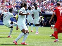 'Gà trống' Pháp gáy vang tại Boston sau hat-trick của Dembele