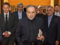 Iran tuyên bố 'một mình kiểm soát' eo biển Hormuz trong 30 ngày