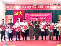 Công bố các nghị quyết, quyết định về sắp xếp thôn bản, tổ dân phố
