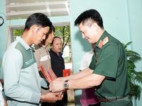 Công bố các nghị quyết, quyết định về sắp xếp thôn bản, tổ dân phố