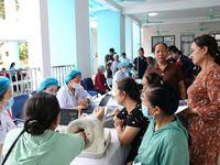 Hà Nội: Người cao tuổi phấn khởi vì được khám sức khỏe miễn phí gần nhà
