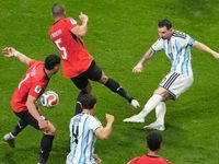 Messi chuộc lỗi hoàn hảo, Argentina vào tứ kết sau màn ngược dòng kinh điển