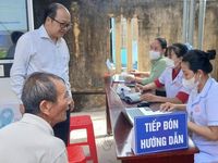 Ra quân khám sức khỏe miễn phí cho người dân ở Khánh Hòa
