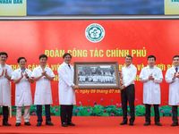 Thủ tướng: Đầu tư cho y tế không chỉ để phục vụ khám, chữa bệnh mà còn để đầu tư cho tương lai