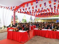 Khám bệnh, cấp thuốc, tặng sinh kế giúp người dân biên giới Việt Nam-Lào